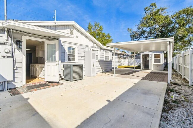 Building Photo - 6817 N Sterling Ave