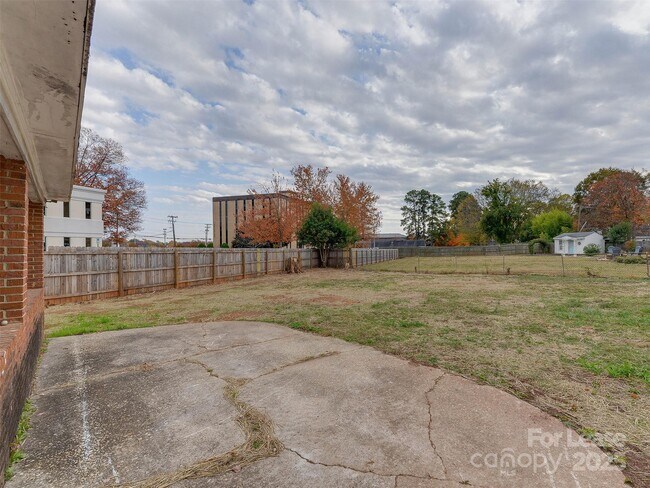 Building Photo - 1432 Bevis Dr