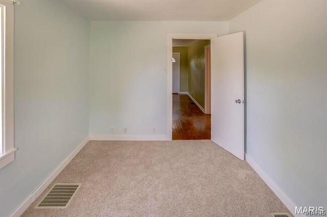 Building Photo - 126 S Meridian Rd