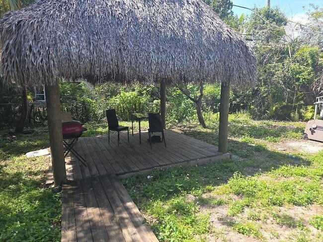 Building Photo - 1123 NW 3rd Ave