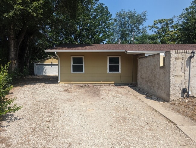 Building Photo - 6 Southwood Ct
