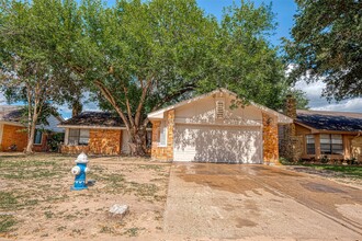 Building Photo - 2226 Gray Hawk Ln