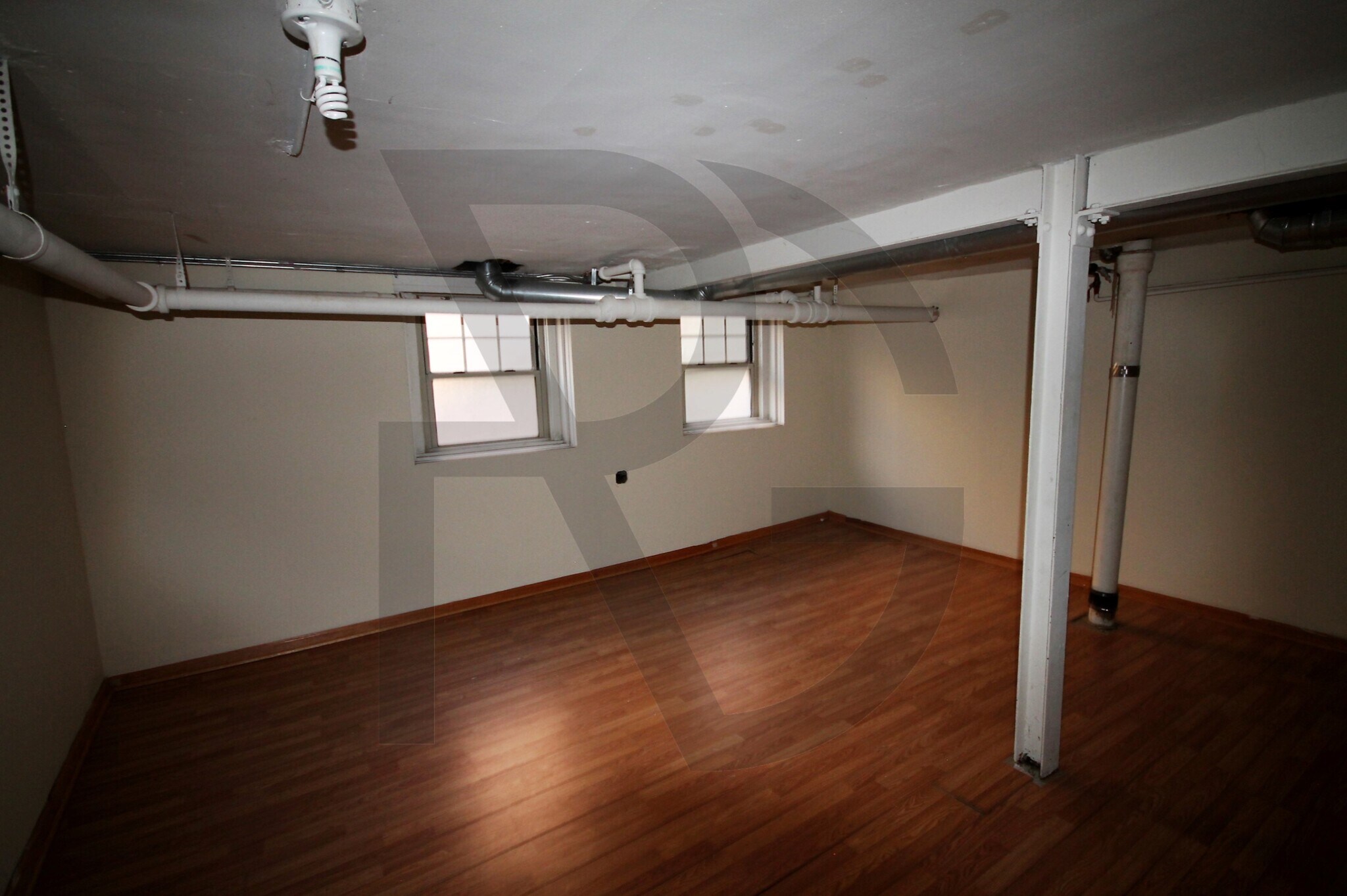 Building Photo - 634 W Barry Ave