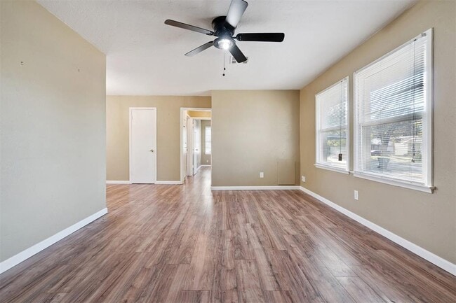 Building Photo - 317 E Key Blvd