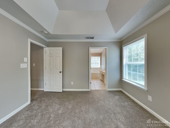 Building Photo - 11335 Fox Hill Dr