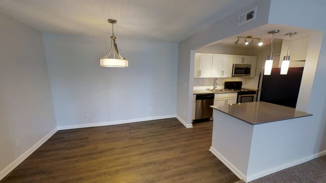 Dining Area - Lakestone