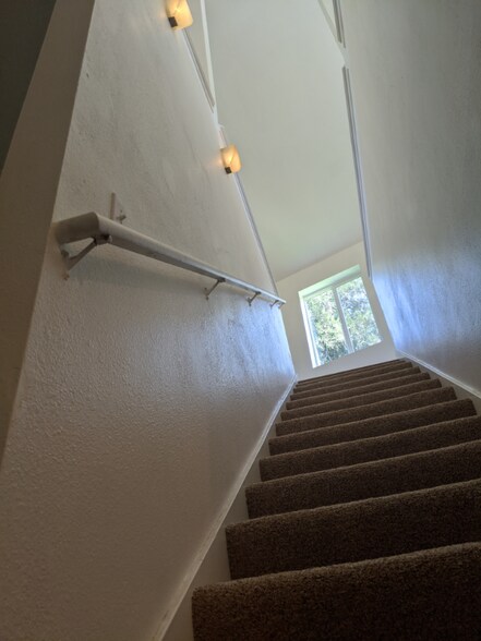 Building Photo - 14301 Mill Ct