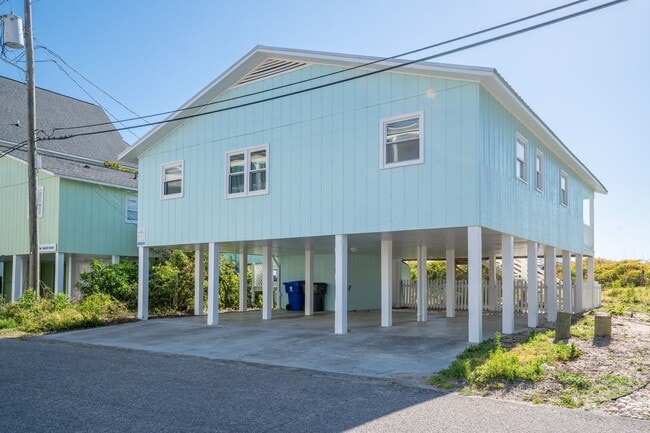 Primary Photo - VINTAGE BEACHFRONT COTTAGE PERFECT FOR COZ...