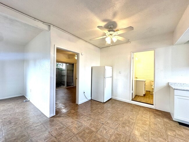 Building Photo - RogerRd237-243