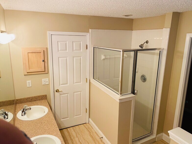 Building Photo - 1410 Soaring Flight Way