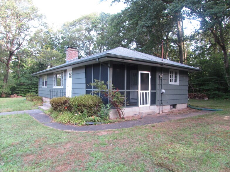 Southeast side with Screen Room off the kitchen - 97 Scrub Oak Rd