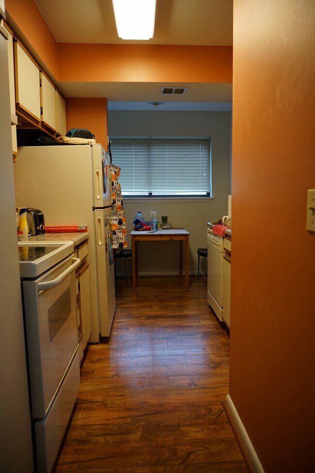 Kitchen - 505 Sunridge Dr