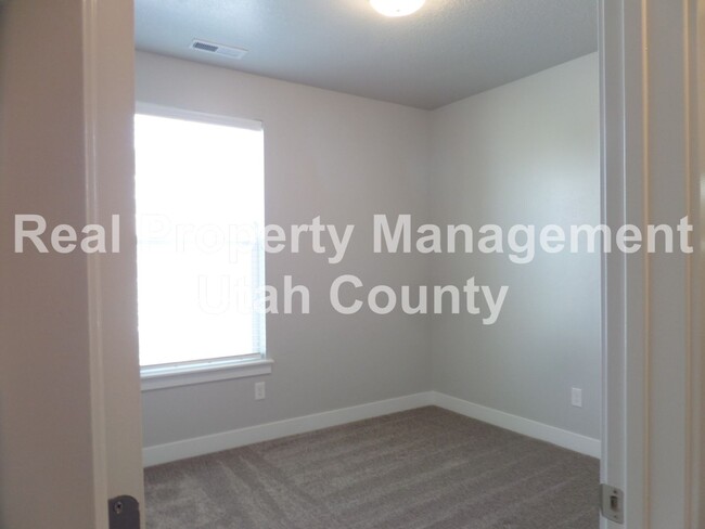 Building Photo - Half off First Months Rent! Saratoga Sprin...