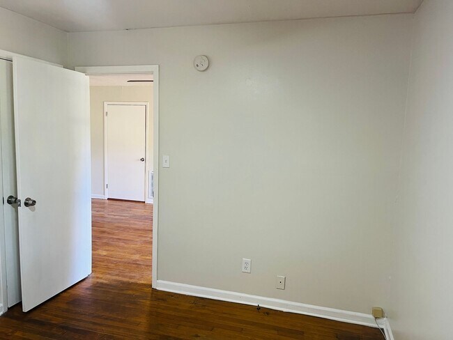 Building Photo - 531 Locke St