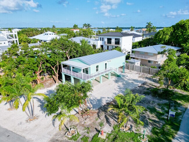 Building Photo - 224 W Seaview Dr