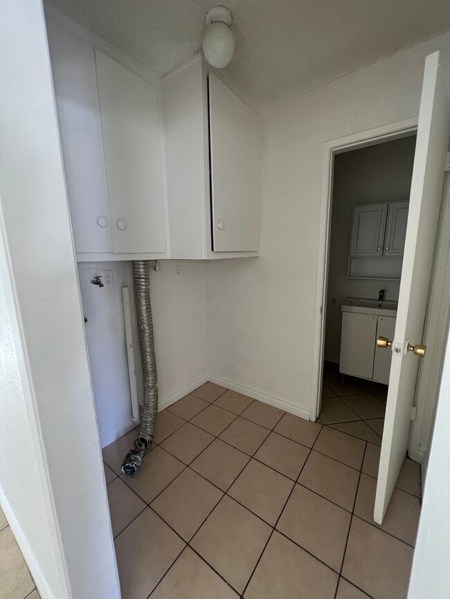 Building Photo - Two-story duplex unit