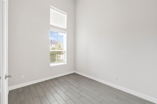 Building Photo - 9319 Galloway Wds Trl