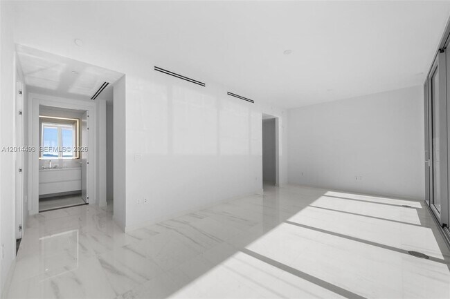 Building Photo - 300 Biscayne Blvd Way