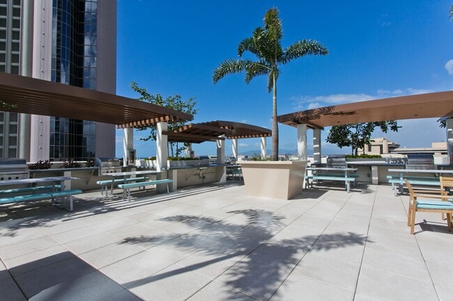 Building Photo - Available September 1st, One Bedroom One Bath Condo in Kakaako