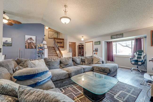 Building Photo - 3 bed, 2 bath Tri-Level in Brown Farm Subdivision