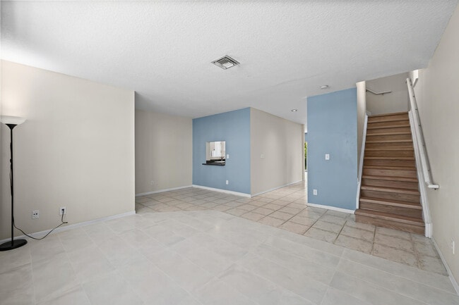 Building Photo - 10565 NW 57th Ct