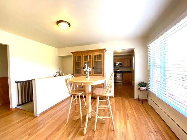 Building Photo - Bright & Breezy 3BR Ranch Ulster Park