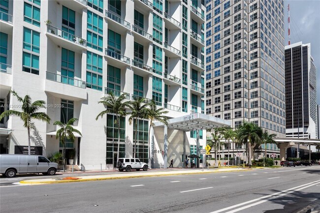 Building Photo - 300 S Biscayne Blvd