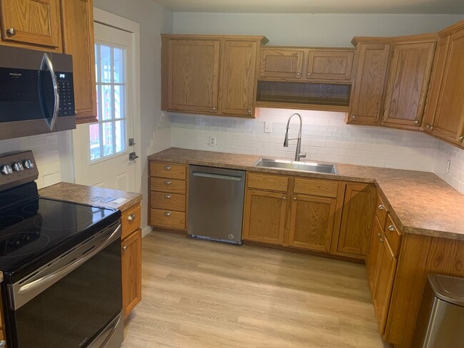 Building Photo - 450 W Sherman St