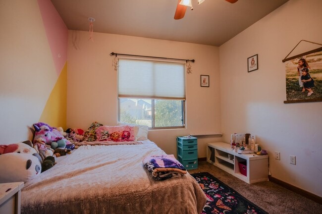 Building Photo - Roomy 4 bedroom Home with Solar Panels