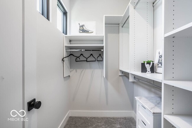 Building Photo - Beautiful townhome located off 16th and College. Pets allowed for an additional $1,000 non refund...