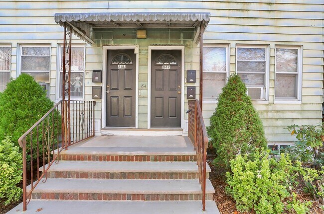 Building Photo - 84 Magnolia St