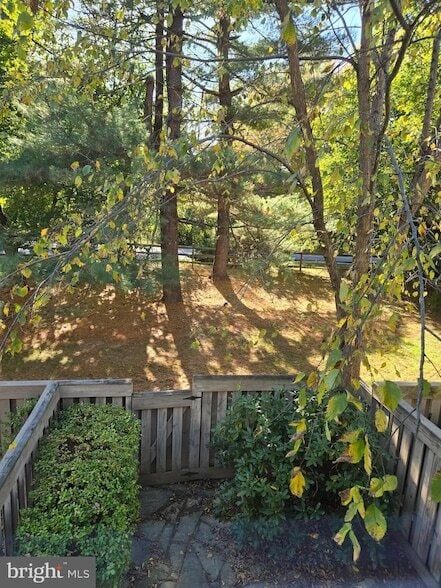 Building Photo - 20535 Strath Haven Dr