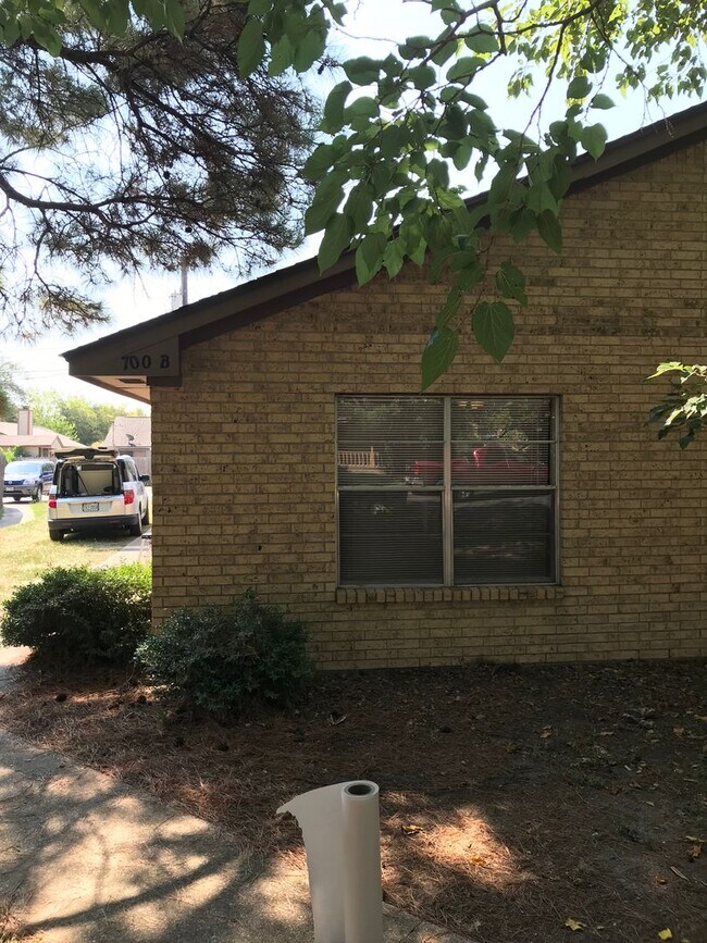 Building Photo - 700 Vassar Ct