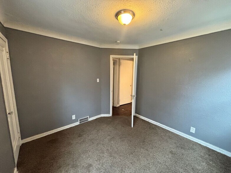 Building Photo - 15596 Eastwood St