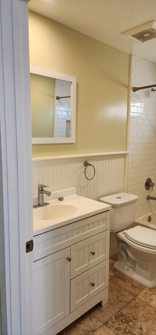 Building Photo - 882