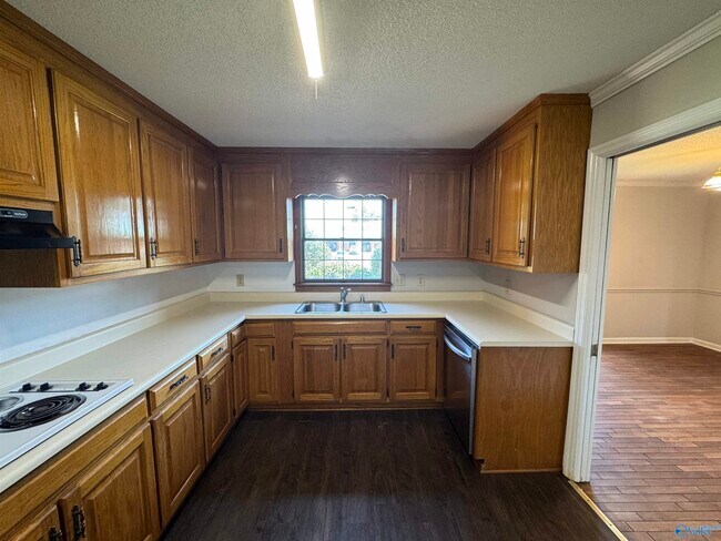 Building Photo - 120 Roy Dr