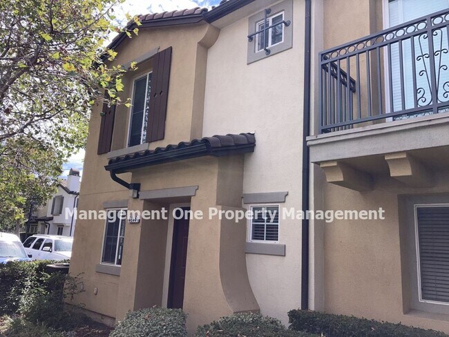 Building Photo - Beautiful Serafina Gated Community Townhome