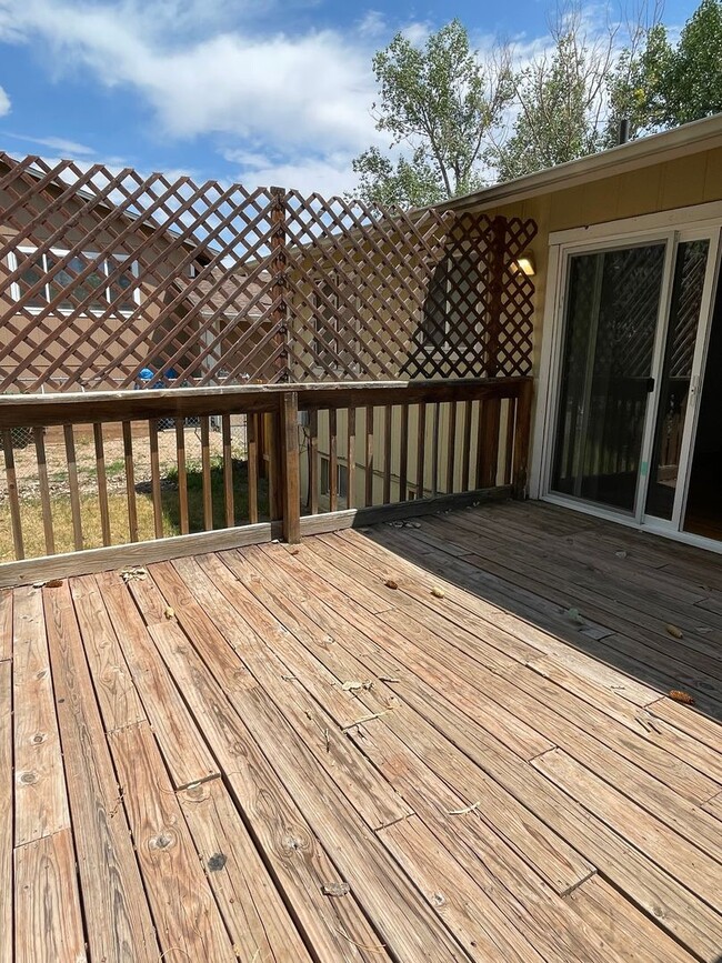 Building Photo - 4 Bed 2 Bath Home in great location West F...