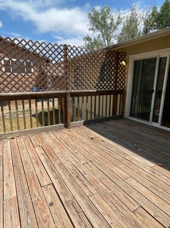 Building Photo - STUDENTS WELCOME! 4 Bed 2 Bath Home in West Ft Collins w/ Garage and Fenced Yard