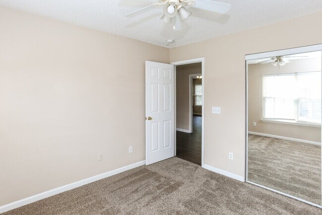 Building Photo - 8810 Laurel Run Dr