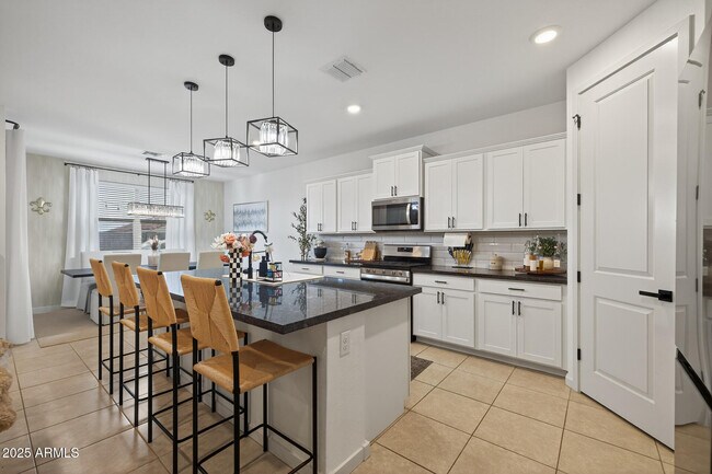 Building Photo - 36810 N Camarillo Dr