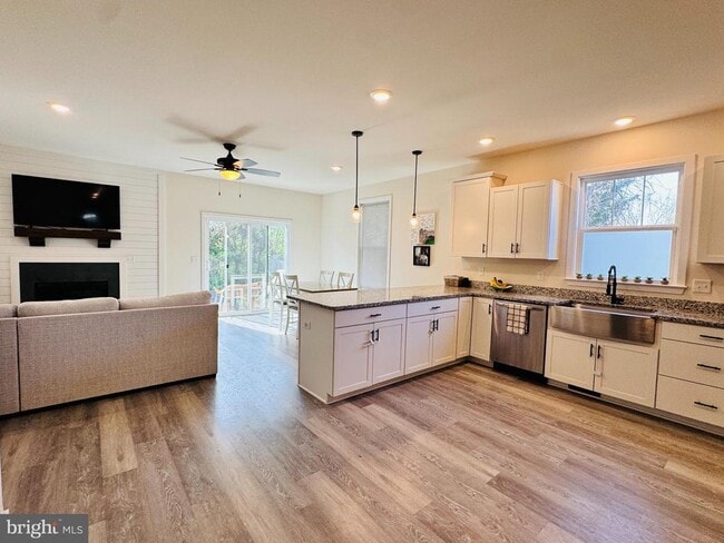 Building Photo - 233A Church St