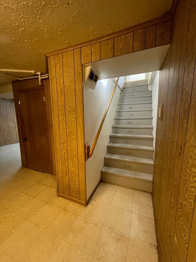 Building Photo - 1619McD