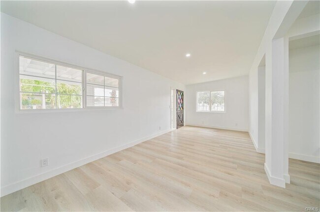 Building Photo - 147 E Central Ave