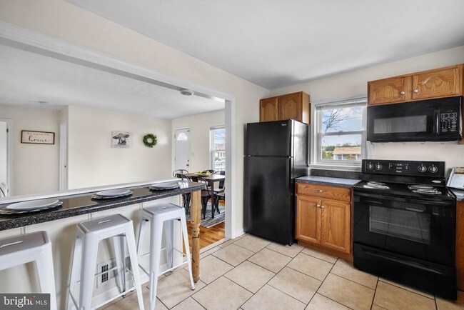 Building Photo - 405 E 7th Ave