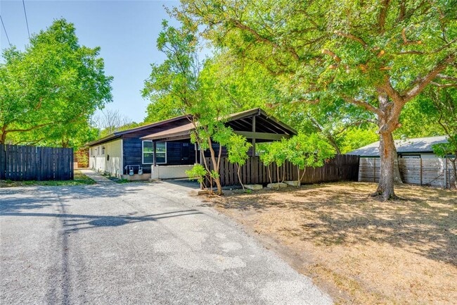 Building Photo - 3306 Dolphin Dr