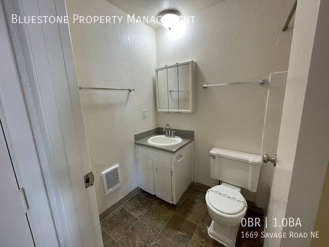 Building Photo - 1669 Savage Rd NE