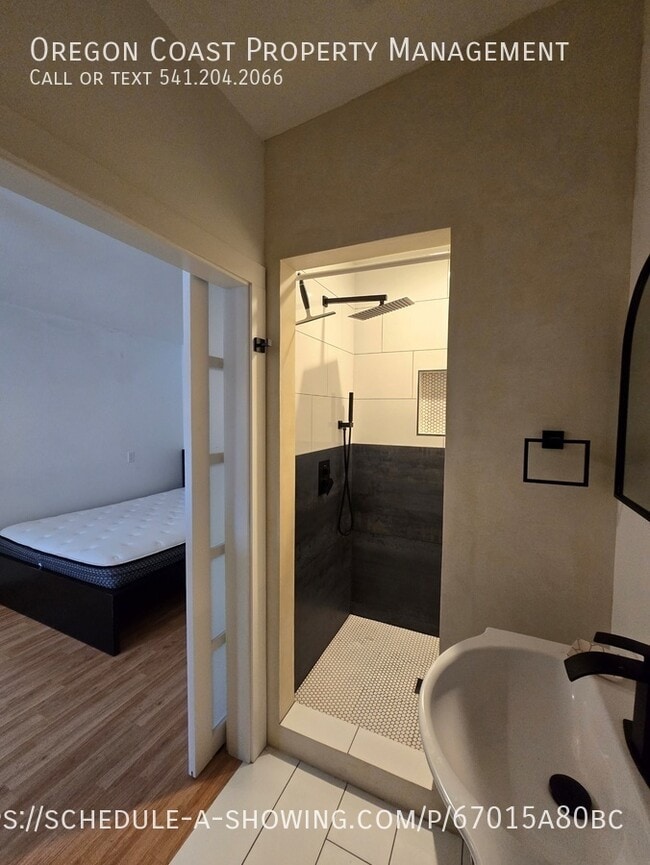 Building Photo - 1870 SE 3rd St