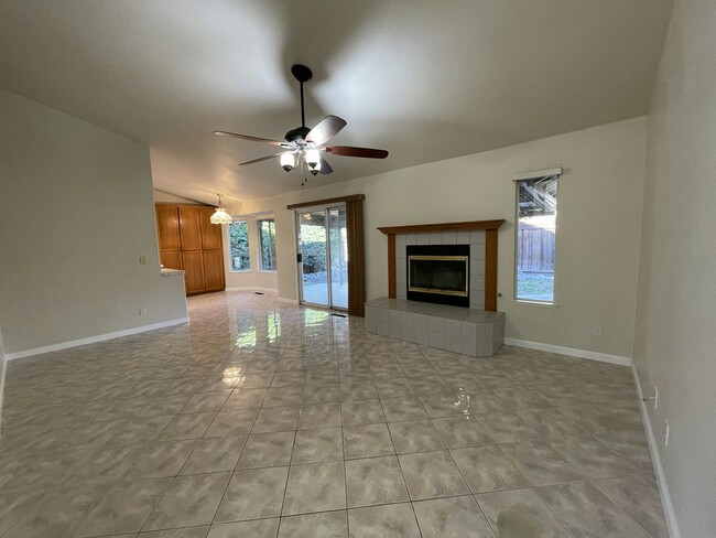 Building Photo - 1580 Rehrmann Dr