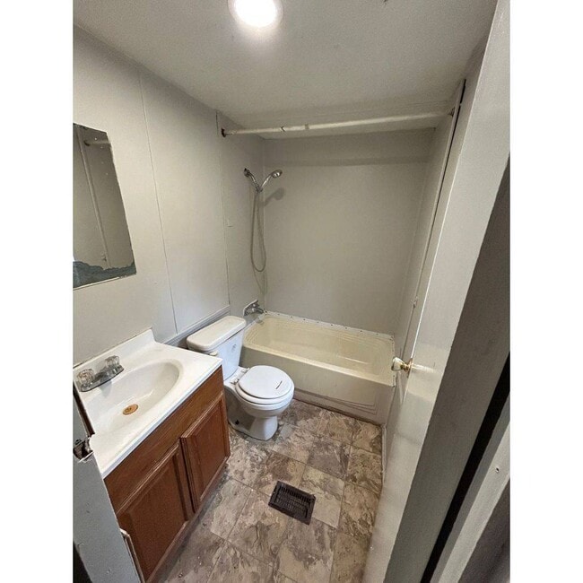 Building Photo - 4502 E Old Marion Hwy